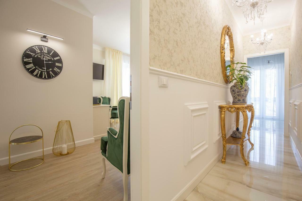 Crys: Apartments, Holiday, Business, Apartment