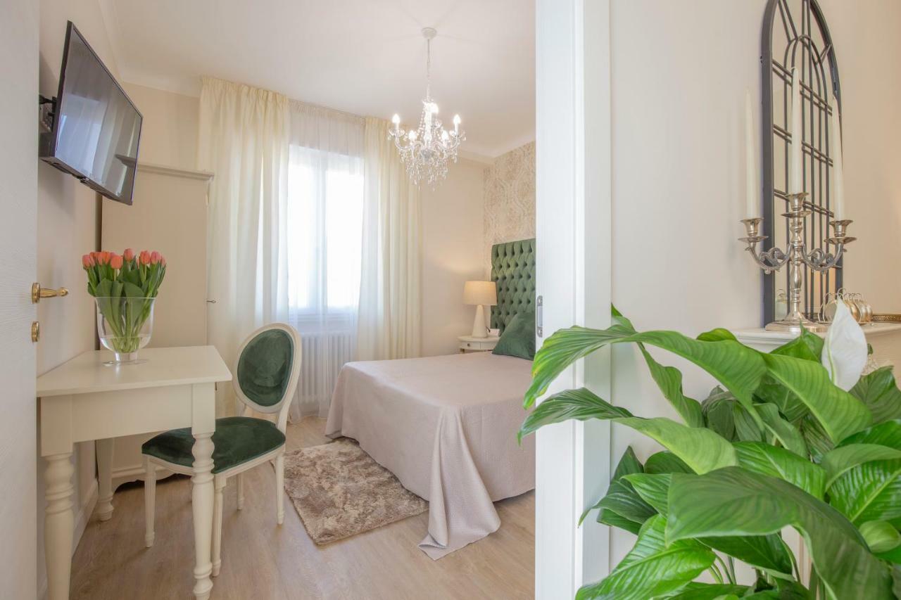 Crys: Apartments, Holiday, Business, *
