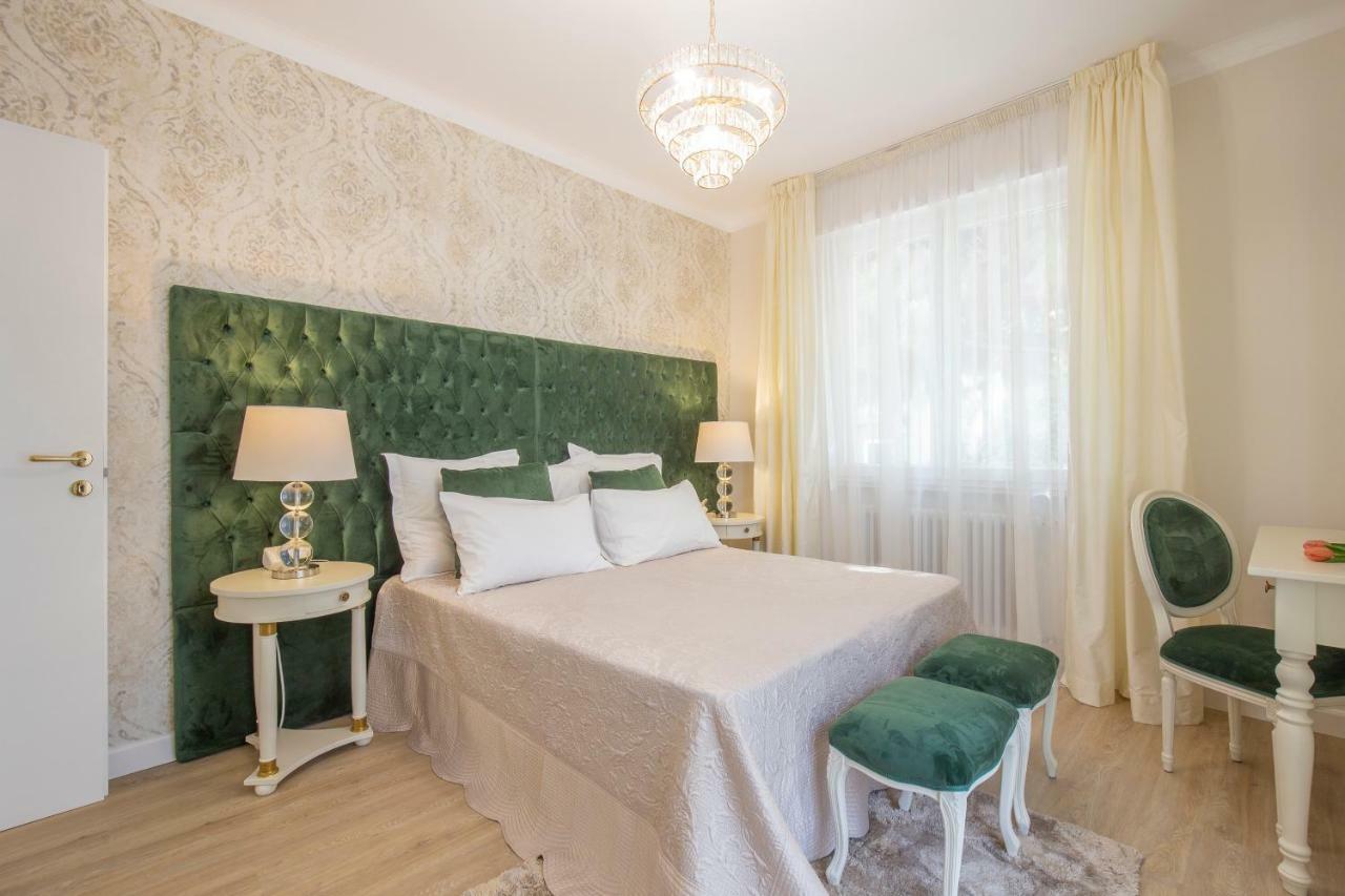 Crys: Apartments, Holiday, Business, * Verona